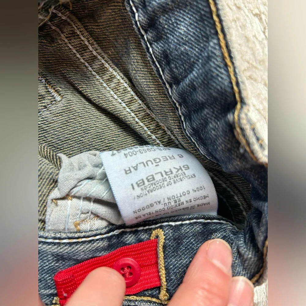 Lot of 3 pair of kids jeans.  Includes two pair of size 6 & a pair of size 7. - Picture 12 of 15